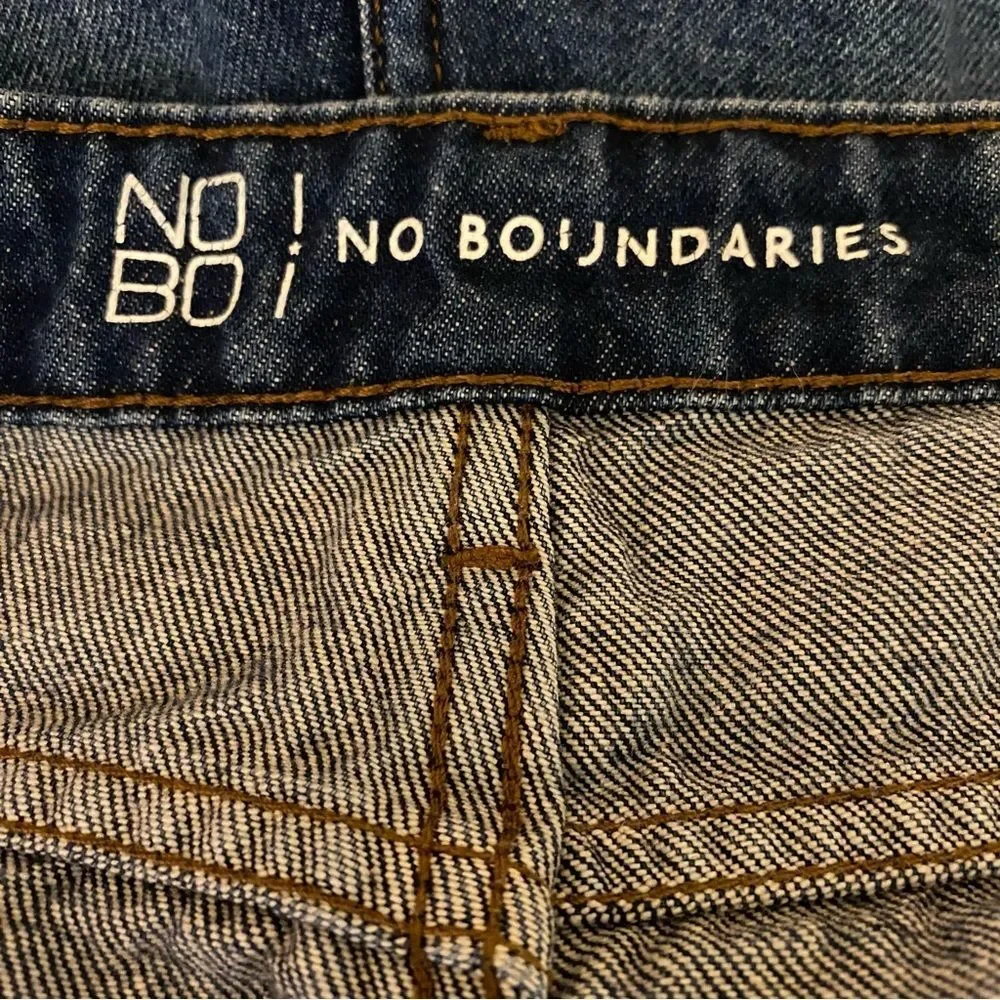 No Boundaries Rolled Hem Denim Shorts Button Fly Juniors Size 19 5 Pocket Design